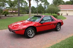 pontiac pontiac-fiero-1984-fiero-August, 1983.jpg